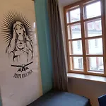 Nakvynės namai 25