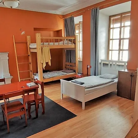 25 Auberge de jeunesse *