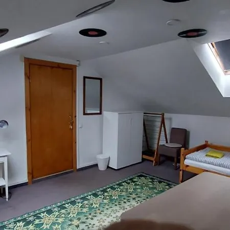 Hostel 25 *