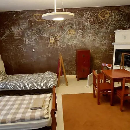 Hostel 25