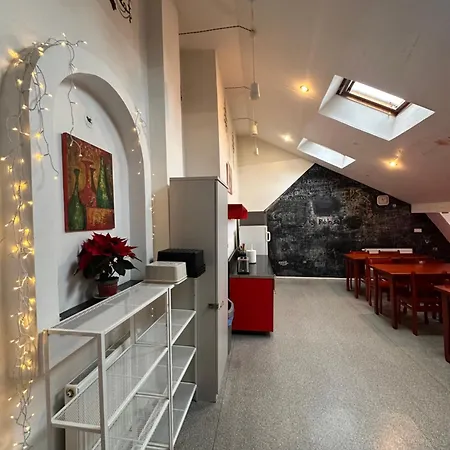25 Hostel *