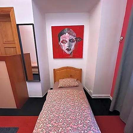 25 Hostel *